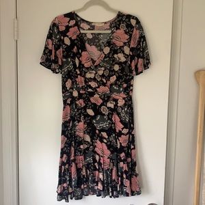 Spell: Byron Bay beautiful black summer dress with flowers. size Small
